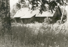 Friedebert Tuglase elukoht Uusna Saarekülas juunist novembrini 1944