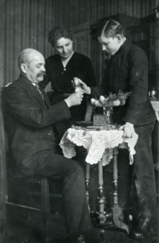 Aleksander Aspel vanematega 1923. a.