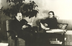 Henrik ja Hilda Visnapuu grupifotol 1939. a