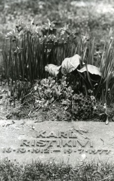 Karl Ristikivi haud Stockholmi metsakalmistul