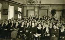 Naiste Karskusliidu alkoholivaba kultuuri päevad Tartus Treffneri gümnaasiumis 30. - 31. okt. 1932. I reas vas. 7. Helmi Põld