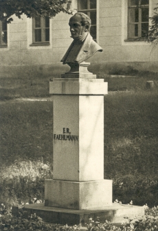 F. r Faehlmanni mälestusmärk Tartus