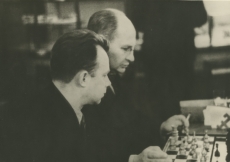 Enn Kippel ja August Alle malet mängimas 1940./1941. a