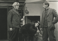 A. Kitzbergi "Püve talus" "Vanemuises" [nov., 1943]. Vasakult: Elmar Salulaht, Eduard Vedler ja Benno Mikkal