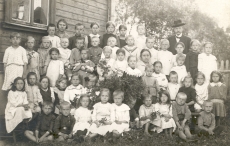 Valga lasteaia lapsed 1918 suvel. Taga par Ernst Enno