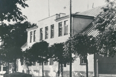 Läänemaa Maavalitsuse hoone, mille haridusosakonnas (II korrus) Ernst Enno töötas koolinõunikuna