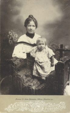 Marie Under tütar Dagmariga Moskvas [1903]