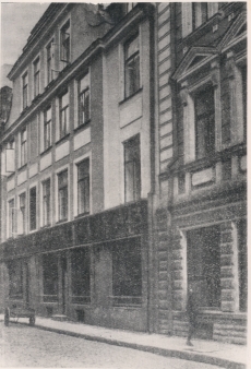E. Lenderi tütarlaste eragümnaasium Tallinnas (Suur-Karja 13), kus E. Peterson-Särgava töötas eesti keele õpetajana (1907-1914)
