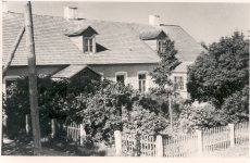 Hellamaa 7-aastane kool Muhus (endine Hellamaa kihelkonnakool, kus õppis V. Grünthal-Ridala)