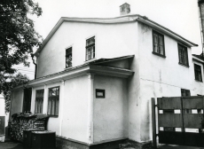 Betti Alveri elukoht Ülikooli ja Vallikraavi tänavate nurgal asuvas majas. Foto 1982. a
