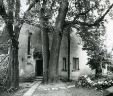 Betti Alveri elukoht [1945. a] Tartus, Kingissepa (praegu Jakobi) tn 67. Foto 1982. a