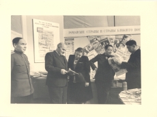 Johannes Vares-Barbarus Moskvas Nõukogude Informbüroo näitusel