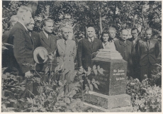 Aktus Lydia Koidula haual 1944. a suvel