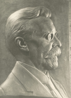 August Kitzbergi reljeef 1955. a. Skulptor Aleksander Eller