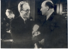 Johannes Vares-Barbarus (paremal) ja Johannes Lauristin (vasakul) Eesti vastuvõtmisel NSV Liitu 1940. a suvel Moskvas
