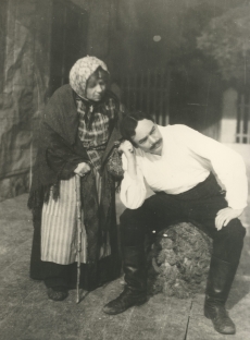 A. Kitzbergi "Tuulte pöörises" "Vanemuises" [1931]. A. Konsa (Anu) ja A. Simm (Jaan)