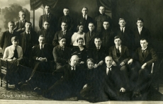 Eesti Üliõpilaste Selts "Veljesto" aastapäev 27. 02. 1921.  Albert Kivikas II reas vas. 5. 