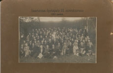 Saaremaa õpetajate III suvekursus 1921. a I rida istuvad vas: 3) August Mälk, 6) Johannes Aavik