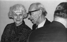 Valda ja Mart Raud kirjanike kongressil aprillis 1977