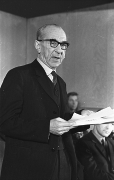 Mart Raud esinemas kirjanduslikul teisipäeval 4. mai 1971