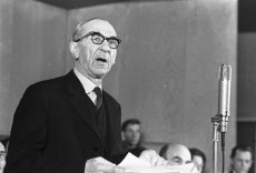 Mart Raud esinemas kirjanduslikul teisipäeval 4. mai 1971