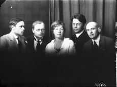 "Siuru". Vasakult: Henrik Visnapuu, August Gailit, Marie Under, Friedebert Tuglas, Arthur Adson