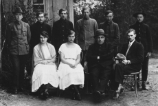 Hendrik Adamson oma õpilaste ja kaasõpetajatega 1. VI 1923