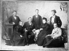 Jakob Pätsi perekond. Vas.: Nikolai, Marianna, Jakob, Voldemar, Olga, Peeter ja Konstantin
