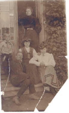 Hans Kitzberg, Rose Järveläinen-Roosmann, Helma Roosmann, Betty Lillestern, tundmatu u 1910. a. 
