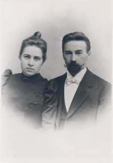 August Kitzberg abikaasaga Riias