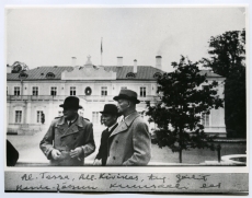 A.Tassa, A. Kivikas ja A. Gailit Narva-Jõesuus sept.1939. 