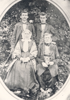 Friedrich Kuhlbars venna Josephi ja vanemate Jakob ning Katharine Kuhlbarsiga