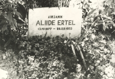 Alide Erteli haud Puka kalmistul  1970. a