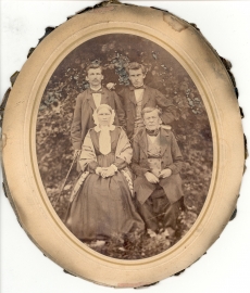 Friedrich Kuhlbars venna Josephi ja vanemate Jakob ning Katharine Kuhlbarsiga
