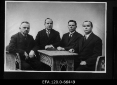 Kaubandus-Tööstuskoja osakonna I juhatus: P. Luksep (abiesimees), O. Zimmermann (esimees), G. Läte (laekahoidja), R. Treufeldt (sekretär).	Tartu 1929