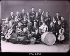 Viljandi linna tütarlaste gümnaasiumi ja kaubanduskooli ühine orkester.	30.06.1934.