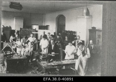 Õppevahendite valmistamise kursused Võru Õpetajate Seminari juures.	1921