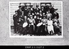 Grupp Tallinna "Tööliste Maja" heaks organiseeritud karbikorjandusest osavõtjaid Pärnus. 1923