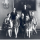 Jaan Tõnisson perekonnaga. Vas.: Hilda, Heldur, Hilja, Jaan, Ilmar, Lagle, Rein